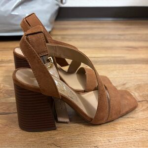 GUC Jessica Simpson Tan Heels
